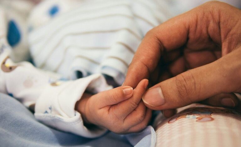 Гид по детским пособиям в Казахстане: виды, суммы, оформление