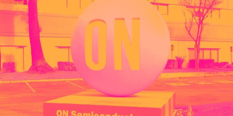 Акции чипмейкеров снизились на фоне шагов Китая