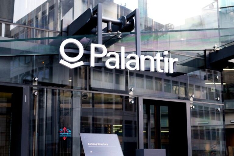 Rosenblatt повысил цель по акциям Palantir до $200