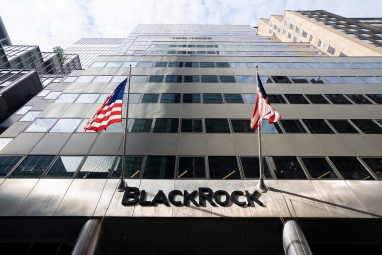 BlackRock за неделю увеличила вложения в биткоин