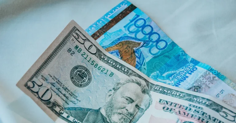 Доллар на KASE торгуется по 482,86 тенге