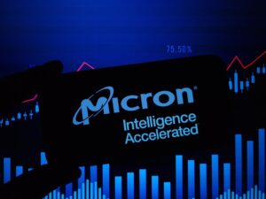 Barclays повысил цель по акциям Micron до $675