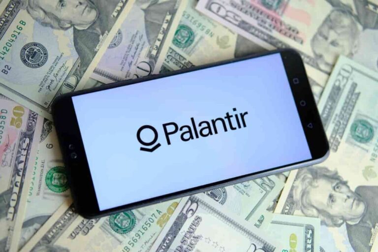 Акции Palantir выросли на 5,5% на новостях из Пентагона
