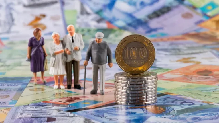 В Казахстане хотят разрешить передавать 100% пенсии частникам