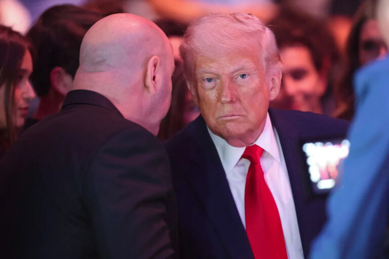 Рынки США смешались после приказа Трампа о блокаде Ормуза