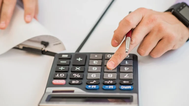 Срок уплаты налогов в Казахстане истекает 24 и 27 апреля