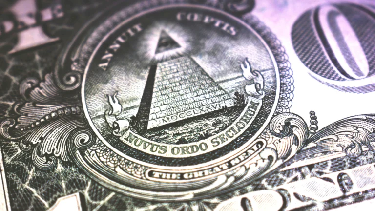 Доллар в Казахстане опустился до 461,37 тенге