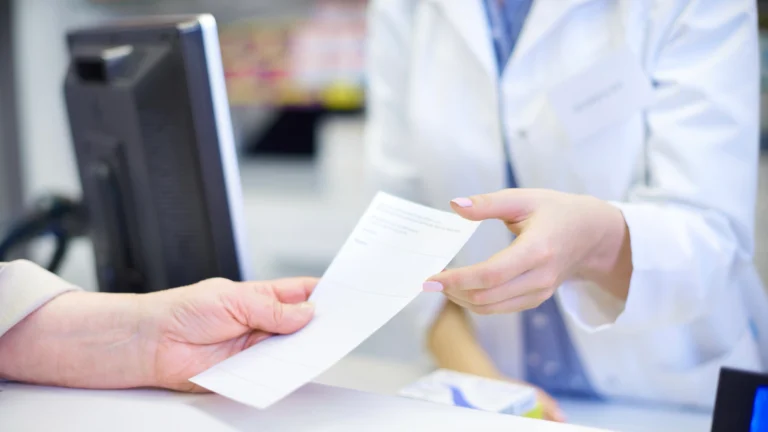 Минфин Казахстана объяснил идею ИИН в чеках аптек