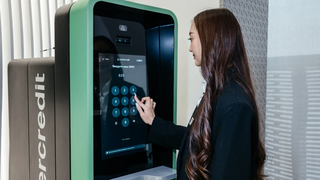 БЦК открыл phygital-отделения в Астане и Алматы