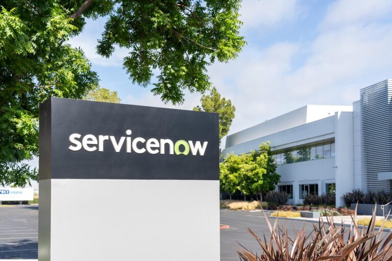 Акции ServiceNow упали из-за замедления продаж