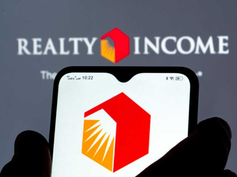 Realty Income перед отчетом: рост FFO и осторожный взгляд рынка