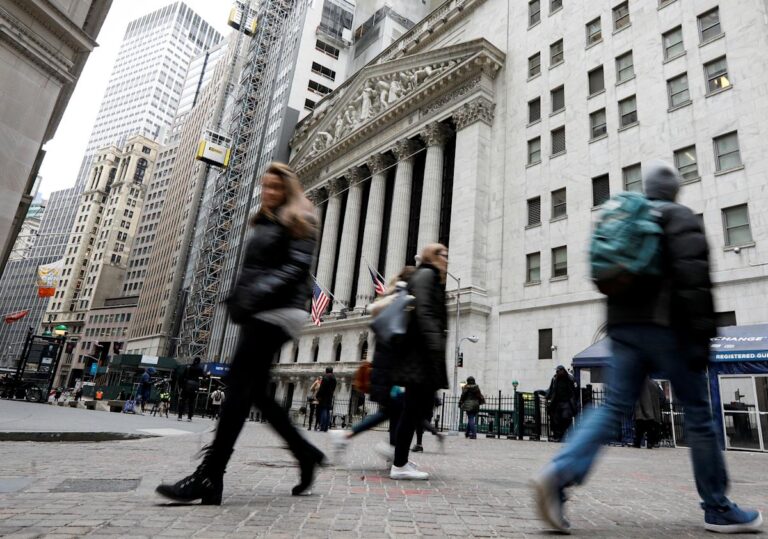 Акции AT&T упали после слабой выручки от связи