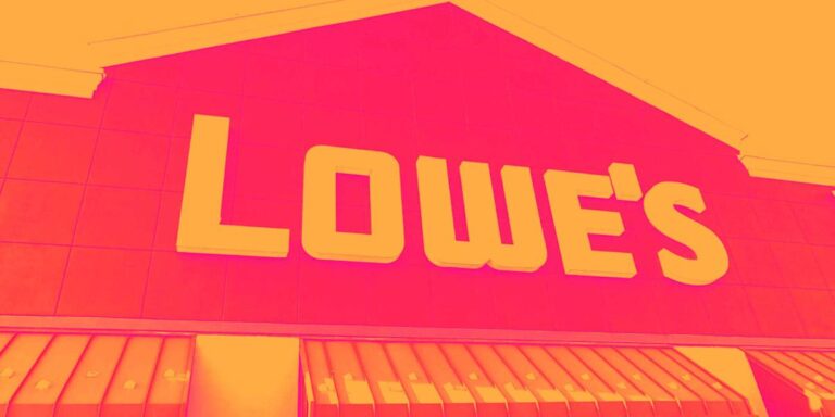 Lowe’s показала лучший рост выручки в секторе в IV квартале