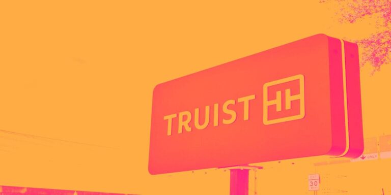 Truist усиливает рост за счет кредитов и комиссий