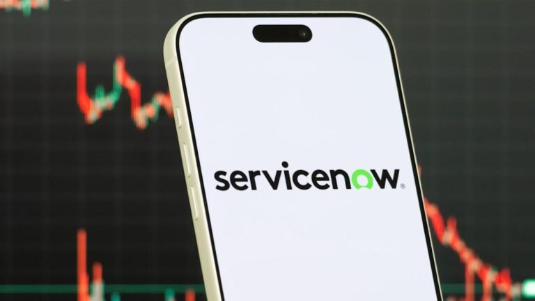 Акции ServiceNow упали на 17% после отчета