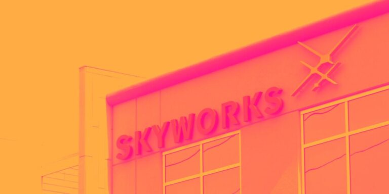 Акции Skyworks выросли после повышения рейтинга Barclays