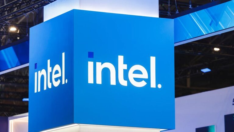 Intel ускоряется за счет ИИ и дата-центров