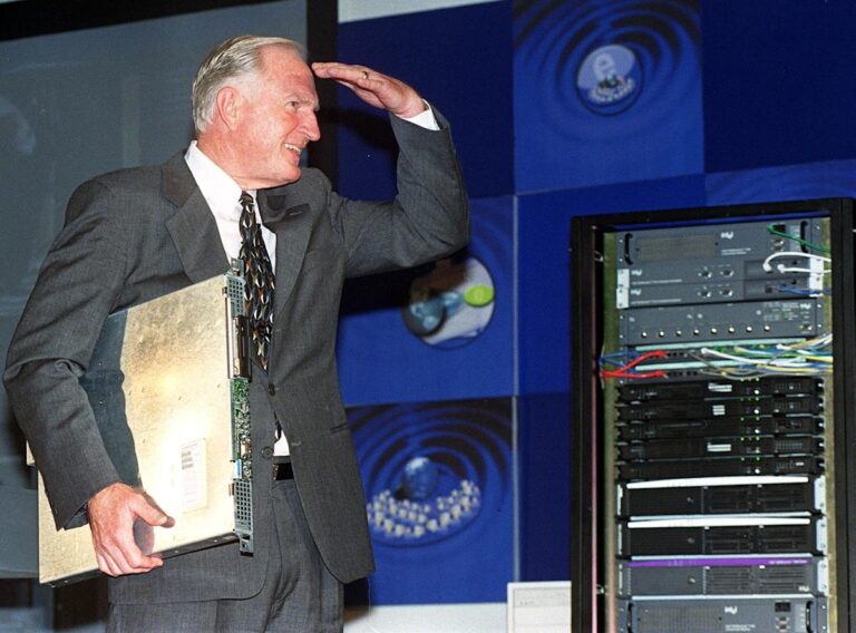 Intel пробила максимум эпохи доткомов