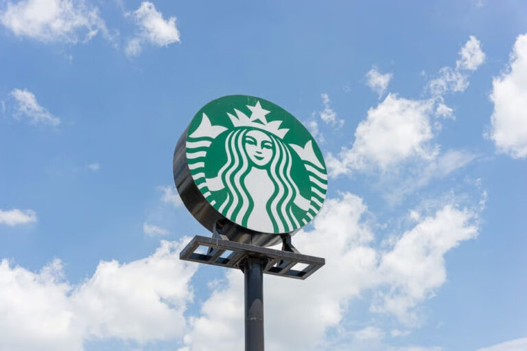 Jefferies повысила цель по акциям Starbucks