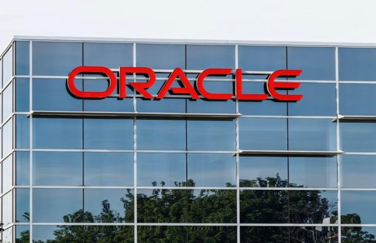 UBS повысил целевую цену акций Oracle до $250