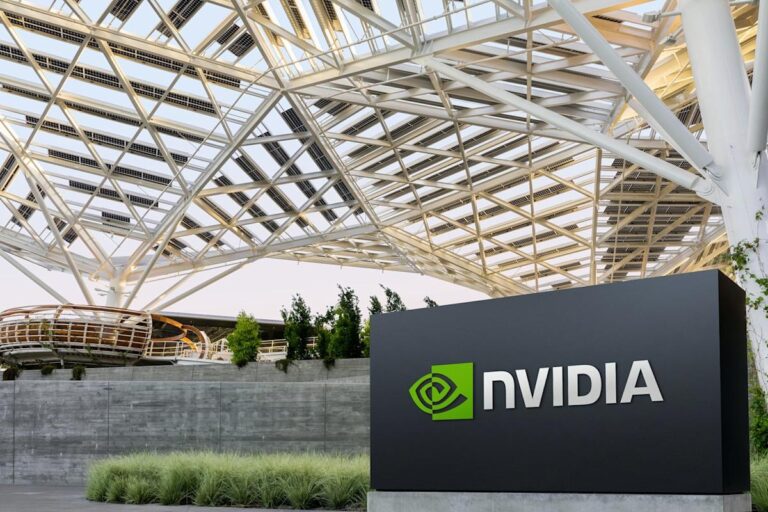 Акции Nvidia отступили на 9% от пика