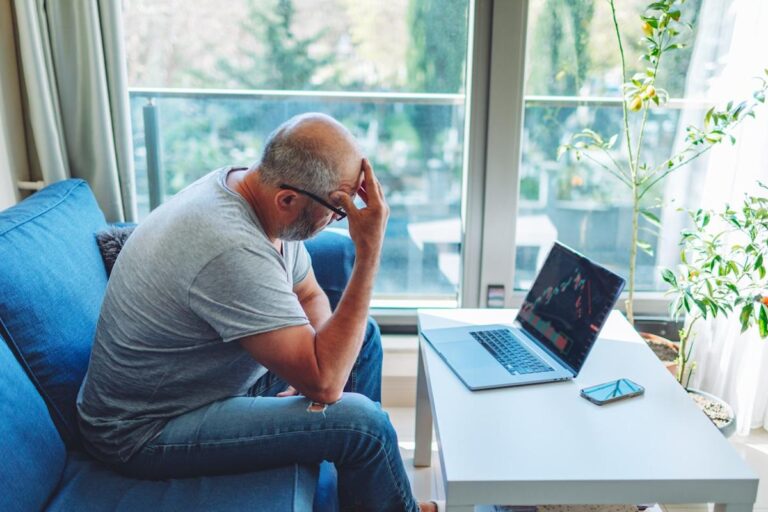 Акции Microsoft упали на 31% от пика