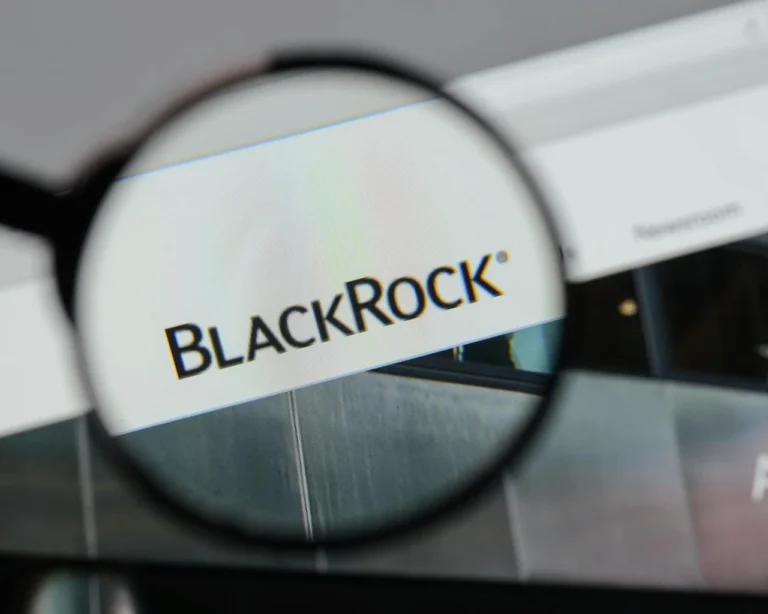 BlackRock возглавила отток из биткоин-ETF в США