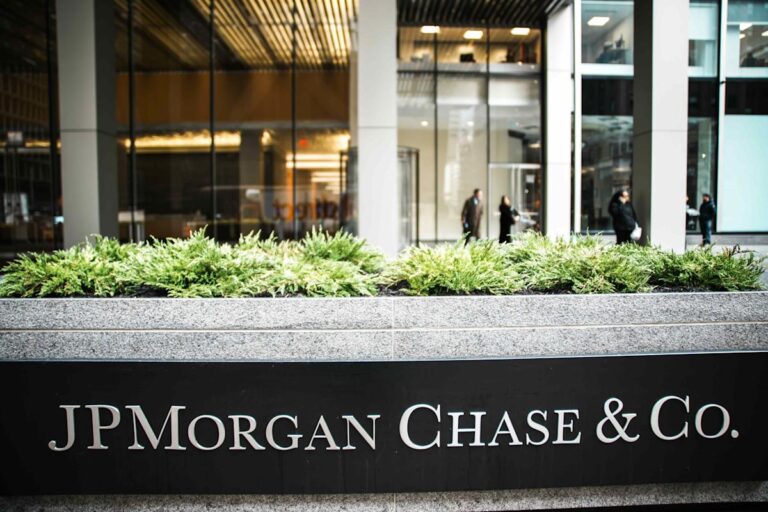 Акции JPMorgan ждут отчетности и сигнала о состоянии экономики
