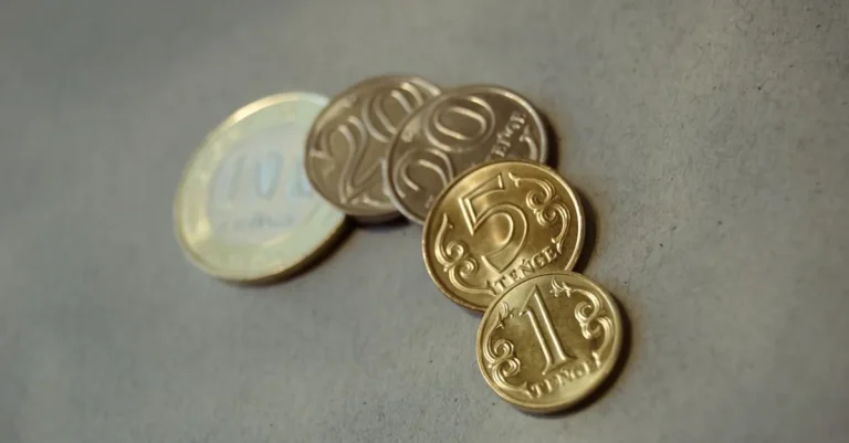 Средневзвешенный курс доллара составил 462,87 тенге