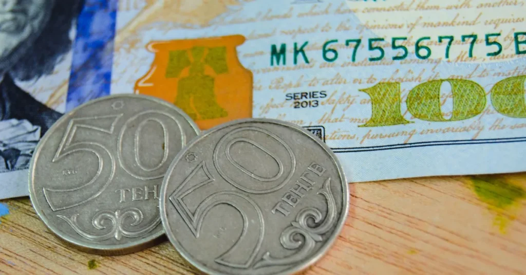 Средний курс доллара на бирже составил 464,86 тенге