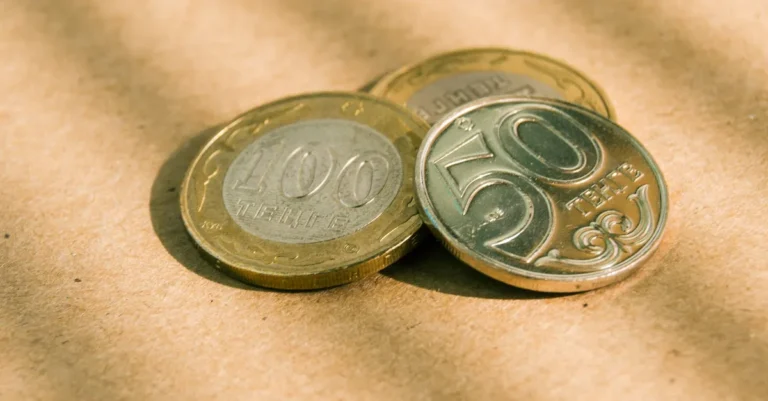 Доллар на KASE торгуется по 473,43 тенге