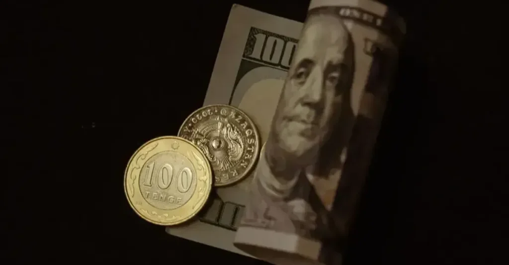 Курс доллара на бирже составил 469,52 тенге