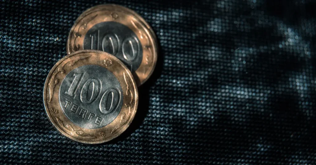 Курс доллара на KASE снизился до 470,46 тенге