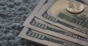 Средневзвешенный курс доллара составил 469,49 тенге