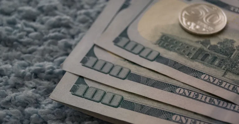 Средневзвешенный курс доллара составил 469,49 тенге