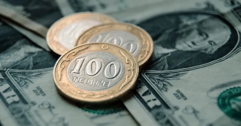 Доллар на бирже торгуется выше 475 тенге