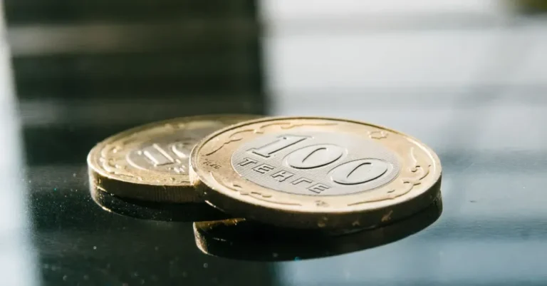 Средневзвешенный курс доллара составил 464,73 тенге