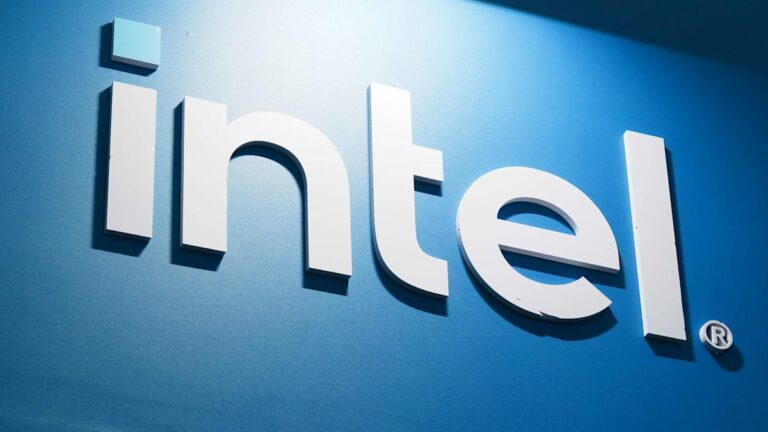 Акции Intel обновили рекорд после сильного отчета