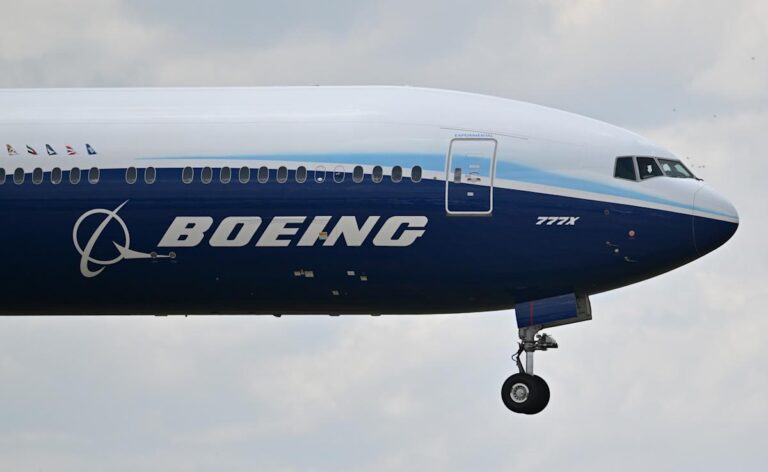 Boeing наращивает поставки, но деньги пока уходят