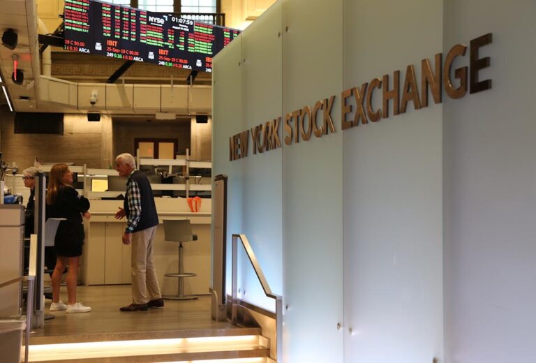 S&P 500 впервые закрылся выше 7&nbsp;000 пунктов