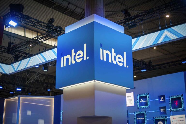 Акции Intel растут на фоне ажиотажного спроса на ИИ