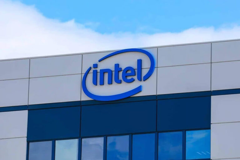 Акции Intel взлетели почти на 20% после отчета