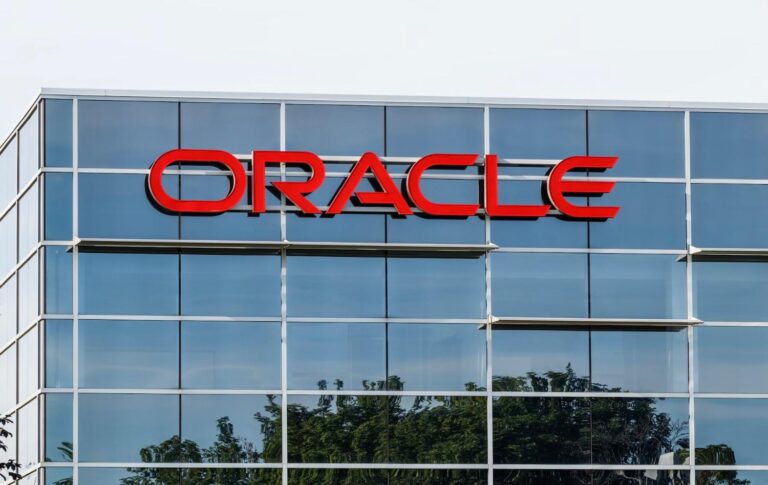 Акции Oracle упали на 4,5% перед выплатой дивидендов